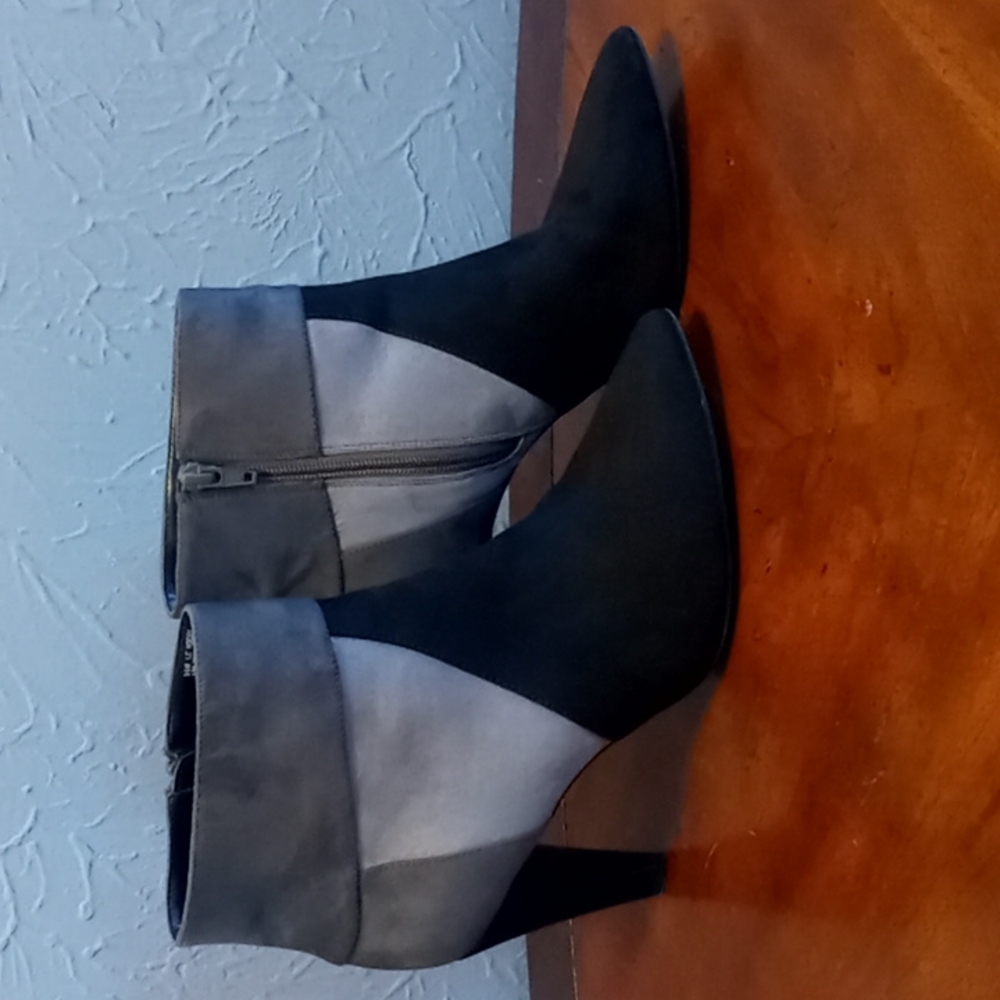 Liz Claiborne Color Block ankle boots size 9.5
